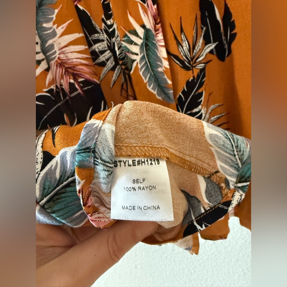 NWT Boutique Flowy Tropical Open back long sleeve top - Picture 5 of 5